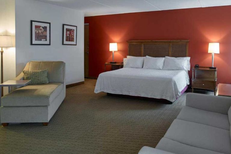 9 Most Romantic Hotels with Jacuzzi in Room in Maine